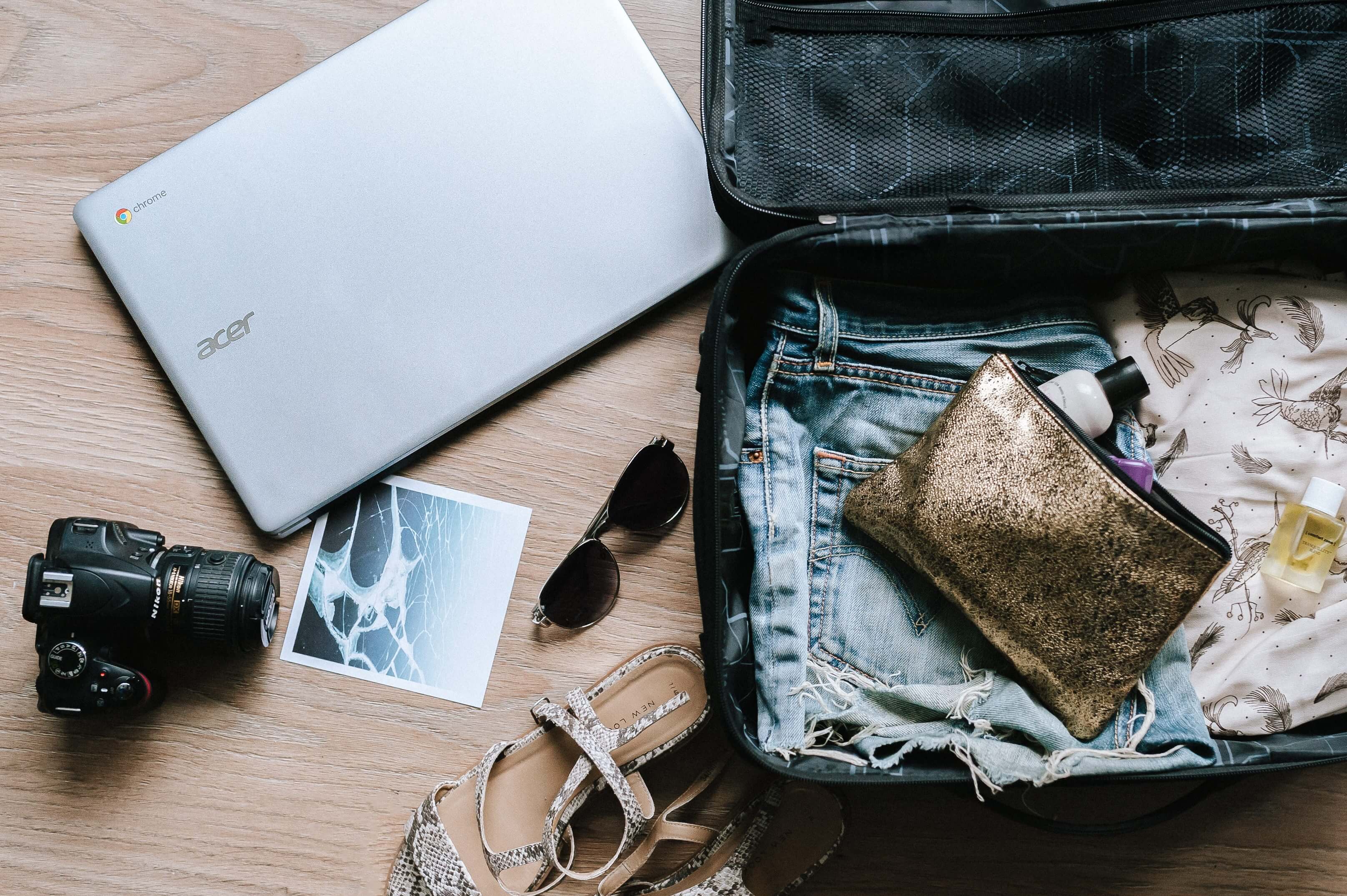 digital nomad packing list