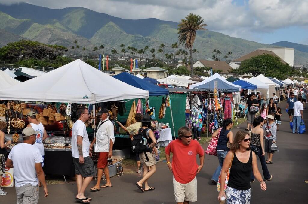 people at the maui swap meet