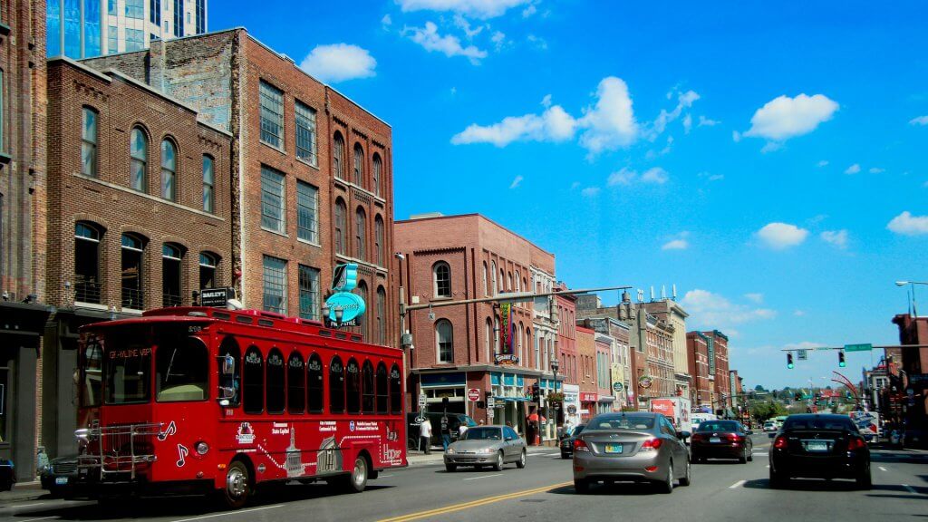 cars driving through downtown nashville